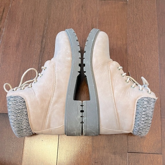 Ardene: Knitted  Collar Boots - Picture 1 of 9
